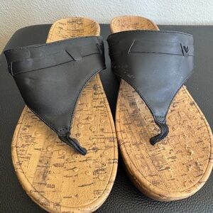 Vionic Black Leather Women's Sandals